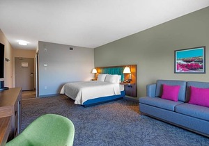 2-Star Hotel ∙ Hampton Inn & Suites Edmonton St. Albert, Ab