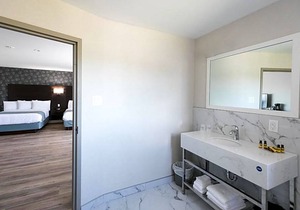 2-Star Hotel ∙ Best Western Plus Montreal East