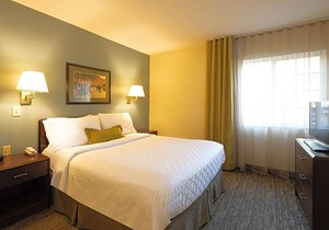 2-Star Hotel ∙ Candlewood Suites Raleigh Crabtree, an IHG Hotel
