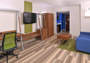 2-Star Hotel ∙ Holiday Inn Express & Suites Raleigh NE - Medical Ctr Area, an IHG Hotel