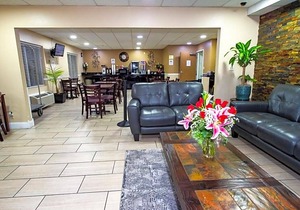 2-Star Hotel ∙ Rodeway Inn Central Colorado Springs