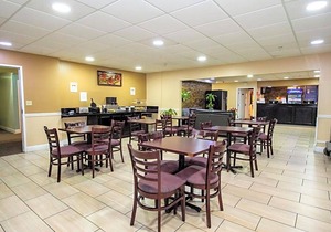 2-Star Hotel ∙ Rodeway Inn Central Colorado Springs