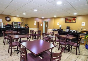 2-Star Hotel ∙ Rodeway Inn Central Colorado Springs