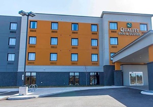 2-Star Hotel ∙ Quality Inn & Suites Kingston