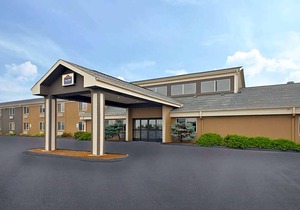 2-Star Hotel ∙ AmericInn by Wyndham Bay City
