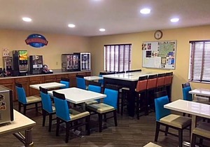 2-Star Hotel ∙ Baymont by Wyndham Louisville South I 65