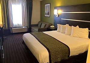2-Star Hotel ∙ Baymont by Wyndham Louisville South I 65