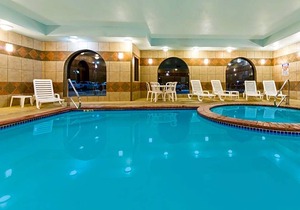2-Star Hotel ∙ Baymont by Wyndham Perryton
