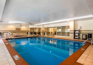 2-Star Hotel ∙ Comfort Inn & Suites near Six Flags