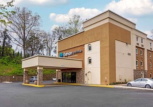 2-Star Hotel ∙ Clarion Pointe Charlottesville