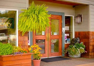2-Star Hotel ∙ Clatskanie River Inn