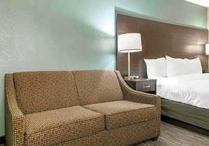 2-Star Hotel ∙ Clarion Inn Dayton Airport