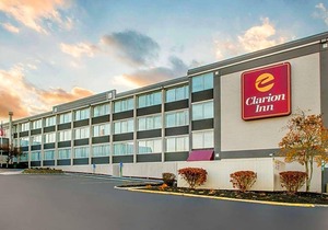 2-Star Hotel ∙ Clarion Inn Dayton Airport