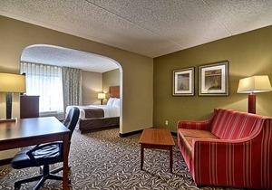 2-Star Hotel ∙ Clarion Inn & Suites - University Area