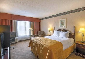 2-Star Hotel ∙ Clarion Inn Fairmont