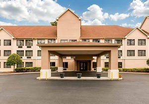 2-Star Hotel ∙ Comfort Suites Wilmington near Downtown