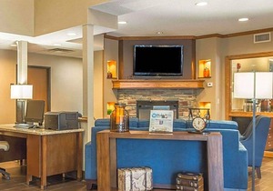 2-Star Hotel ∙ Comfort Inn North/Polaris