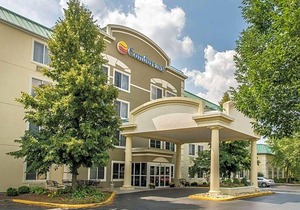 2-Star Hotel ∙ Comfort Inn North/Polaris