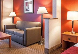 2-Star Hotel ∙ Comfort Suites Redmond Airport