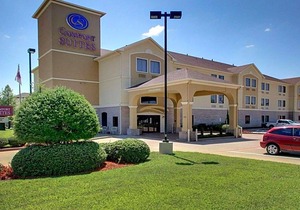 2-Star Hotel ∙ Comfort Suites Tyler South