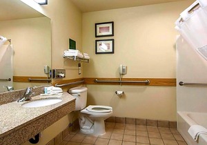 2-Star Hotel ∙ Country Inn & Suites by Radisson, Bend, OR