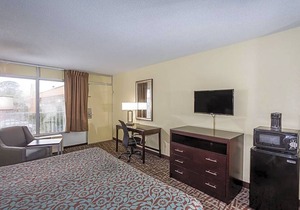 2-Star Hotel ∙ Days Inn by Wyndham Melbourne