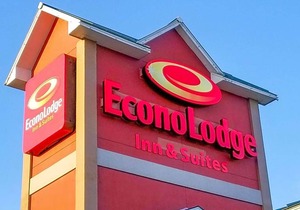 2-Star Hotel ∙ Econo Lodge Inn & Suites East