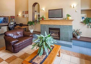 2-Star Hotel ∙ Econolodge Inn and Suites