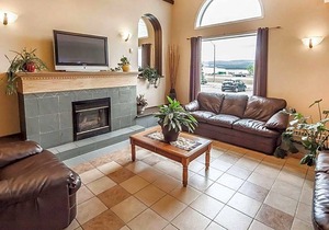 2-Star Hotel ∙ Econolodge Inn and Suites