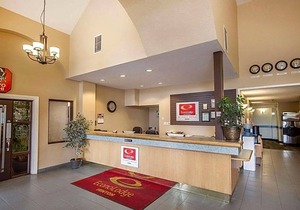 2-Star Hotel ∙ Econolodge Inn and Suites