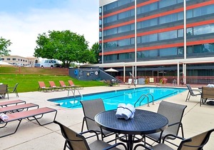 2-Star Hotel ∙ Hampton Inn Denver West Federal Center