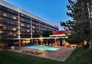 2-Star Hotel ∙ Hampton Inn Denver West Federal Center