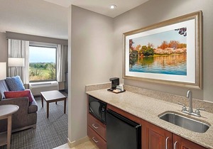 2-Star Hotel ∙ Hampton Inn & Suites Alexandria Old Town Area South