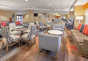 2-Star Hotel ∙ Hampton Inn & Suites Alexandria Old Town Area South