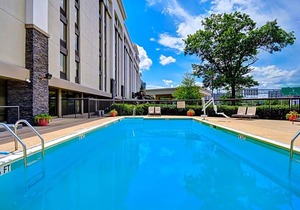 2-Star Hotel ∙ Hampton Inn & Suites Alexandria Old Town Area South