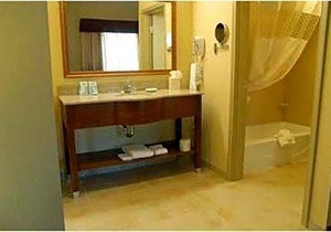 2-Star Hotel ∙ Hampton Inn & Suites Green River