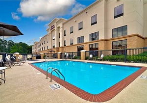 2-Star Hotel ∙ Hampton Inn & Suites Nacogdoches