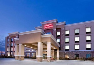 2-Star Hotel ∙ Hampton Inn and Suites St. Cloud