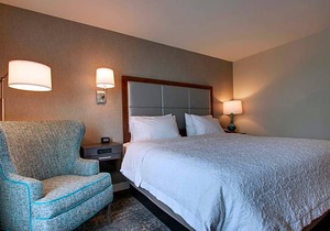 2-Star Hotel ∙ Hampton Inn-Pawtucket, RI