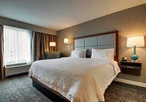 2-Star Hotel ∙ Hampton Inn-Pawtucket, RI