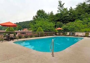 2-Star Hotel ∙ Hampton Inn By Hilton Cherokee