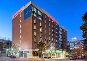 2-Star Hotel ∙ Hampton Inn & Suites Little Rock-Downtown
