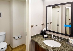2-Star Hotel ∙ Hampton Inn & Suites Little Rock-Downtown