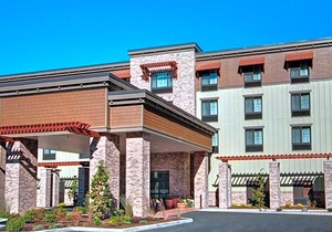 2-Star Hotel ∙ Hampton Inn & Suites Astoria