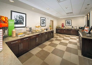 2-Star Hotel ∙ Hampton Inn & Suites Syracuse/Carrier Circle