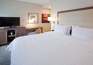 2-Star Hotel ∙ Hampton Inn Spicer Green Lake, MN