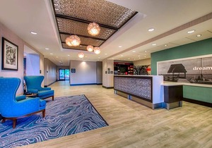 2-Star Hotel ∙ Hampton Inn & Suites Wixom/Novi/Detroit, Mi