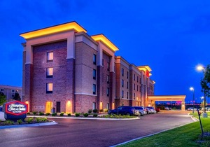 2-Star Hotel ∙ Hampton Inn & Suites Wixom/Novi/Detroit, Mi