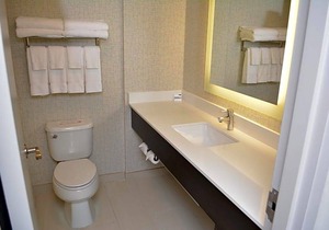 2-Star Hotel ∙ Holiday Inn Express & Suites Waterville - North, an IHG Hotel