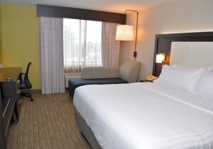 2-Star Hotel ∙ Holiday Inn Express & Suites Waterville - North, an IHG Hotel